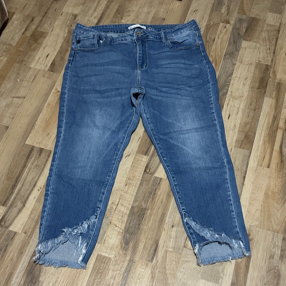 Kancan Distressed Women's cropped Jean